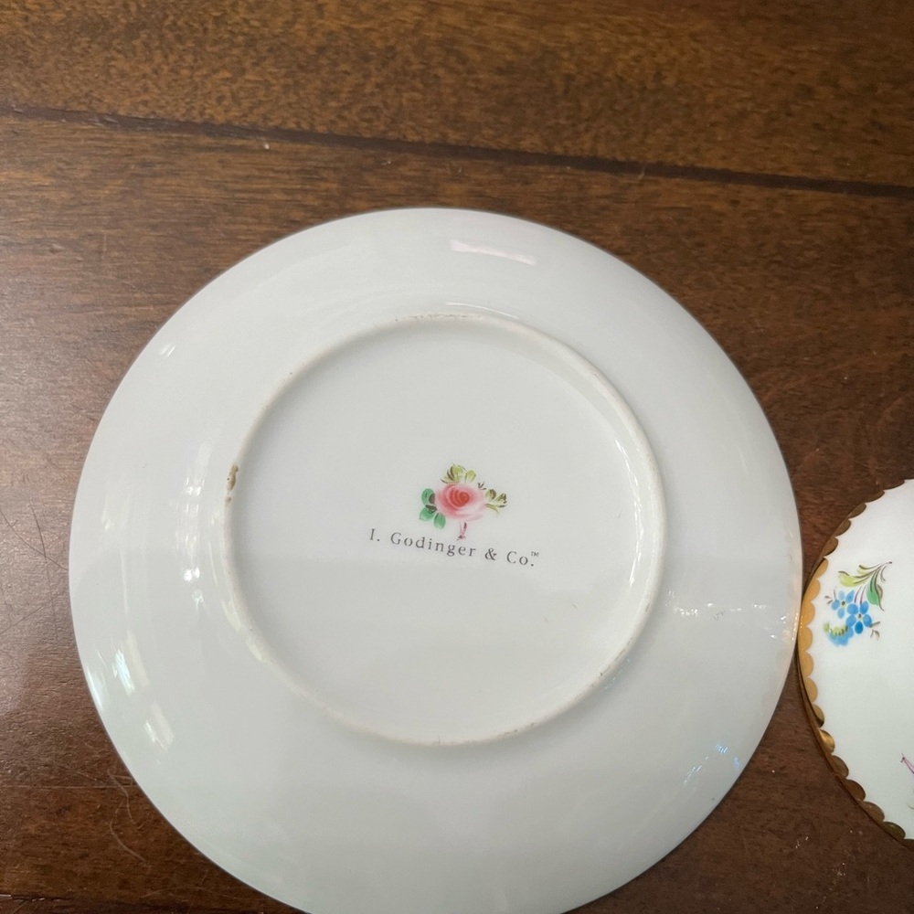 3 small cups with saucers perfect for girls tea party in great condition. - Picture 11 of 11